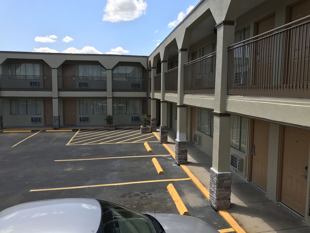 Hutchinson Inn