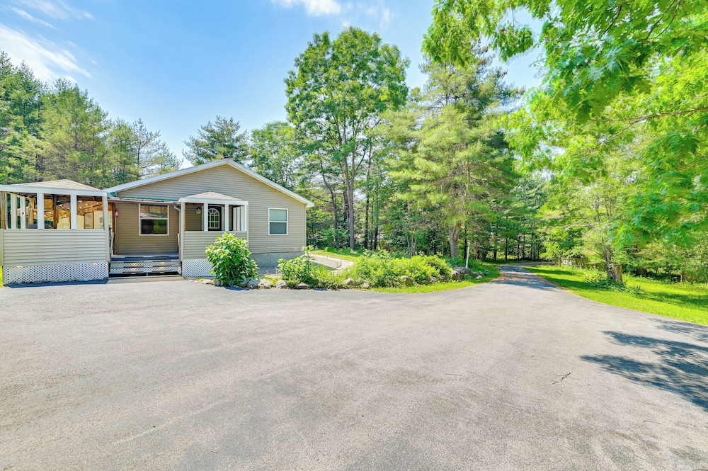 Cozy Lake Luzerne Home - 1 Mi to Wayside Beach! view 5