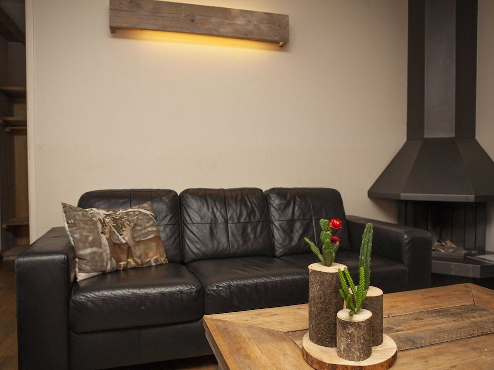 Combined Bungalow with Decorative Fireplace near Veluwe view 5
