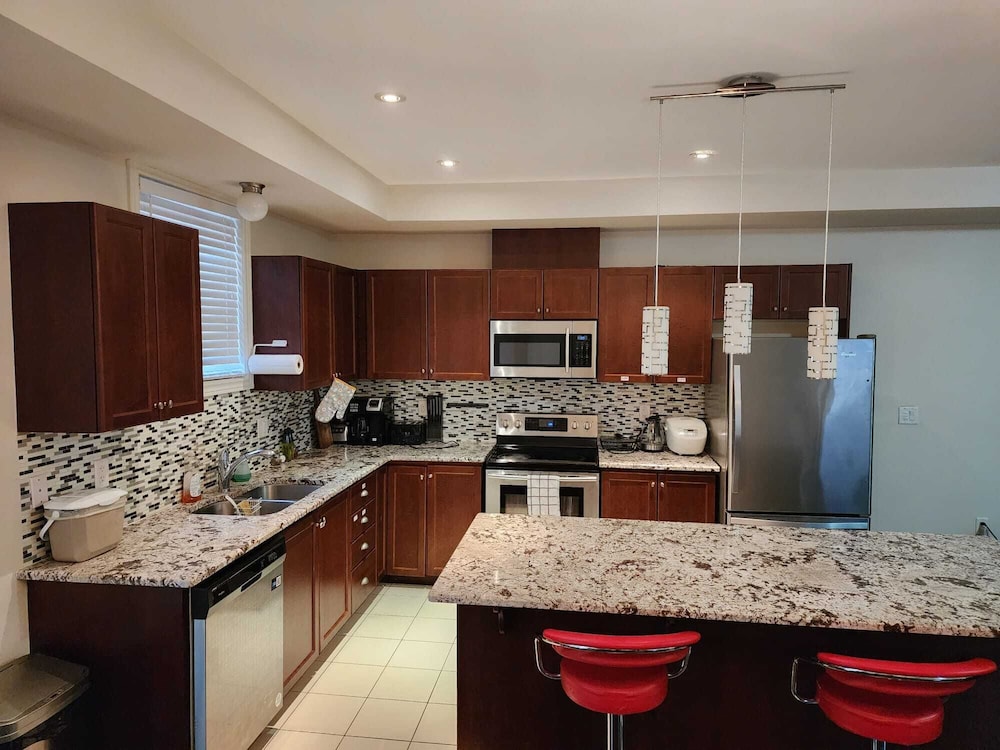 Kitchener Vacations - Beautiful Three Bedroom House - Property Image 15