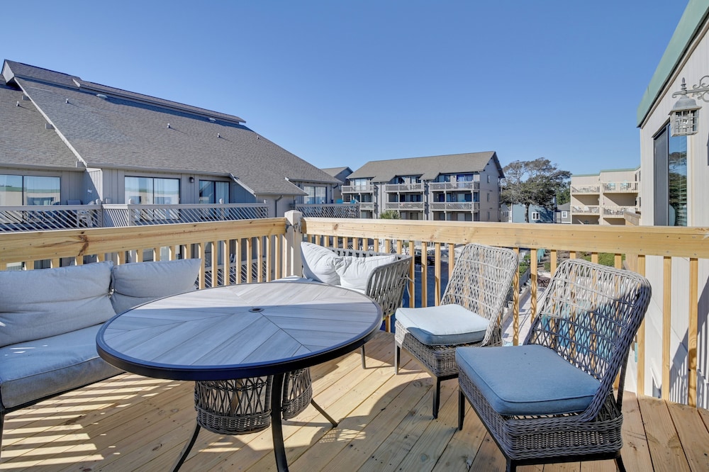 Walk to Beach + Pier: Myrtle Beach Getaway w/ Deck