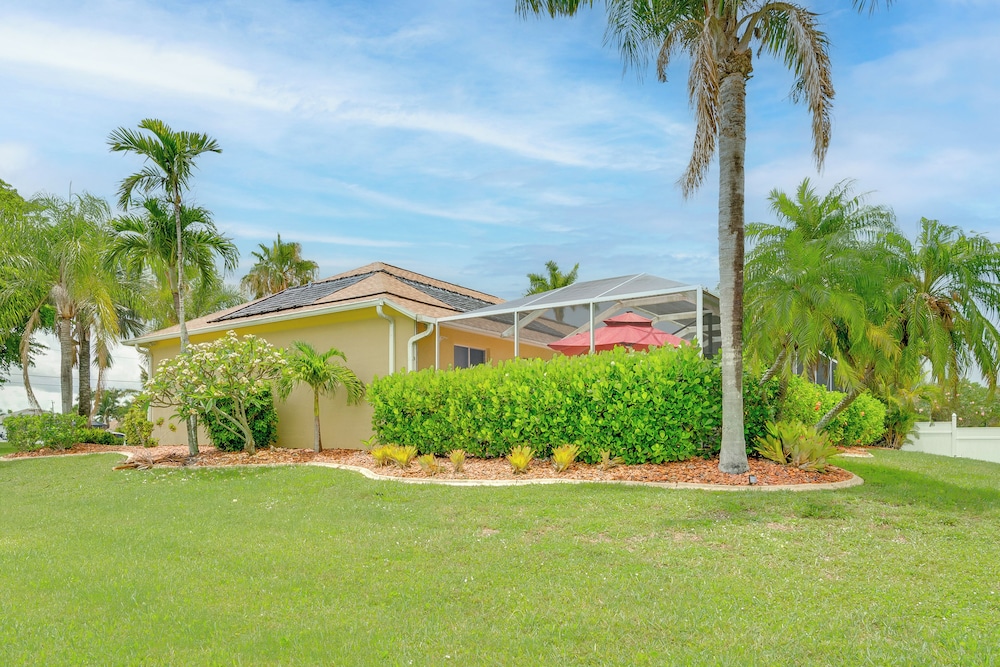 6 Mi to Coast: Cape Coral Family Home