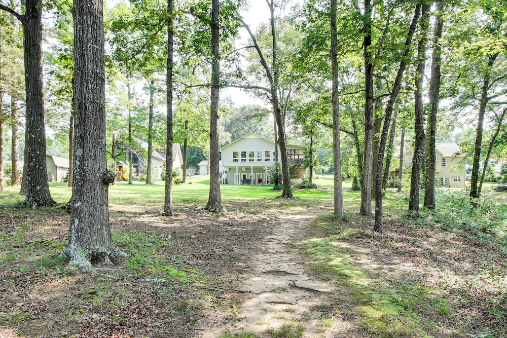 < 1 Mi to Marina: Fair Play Home on Lake Hartwell