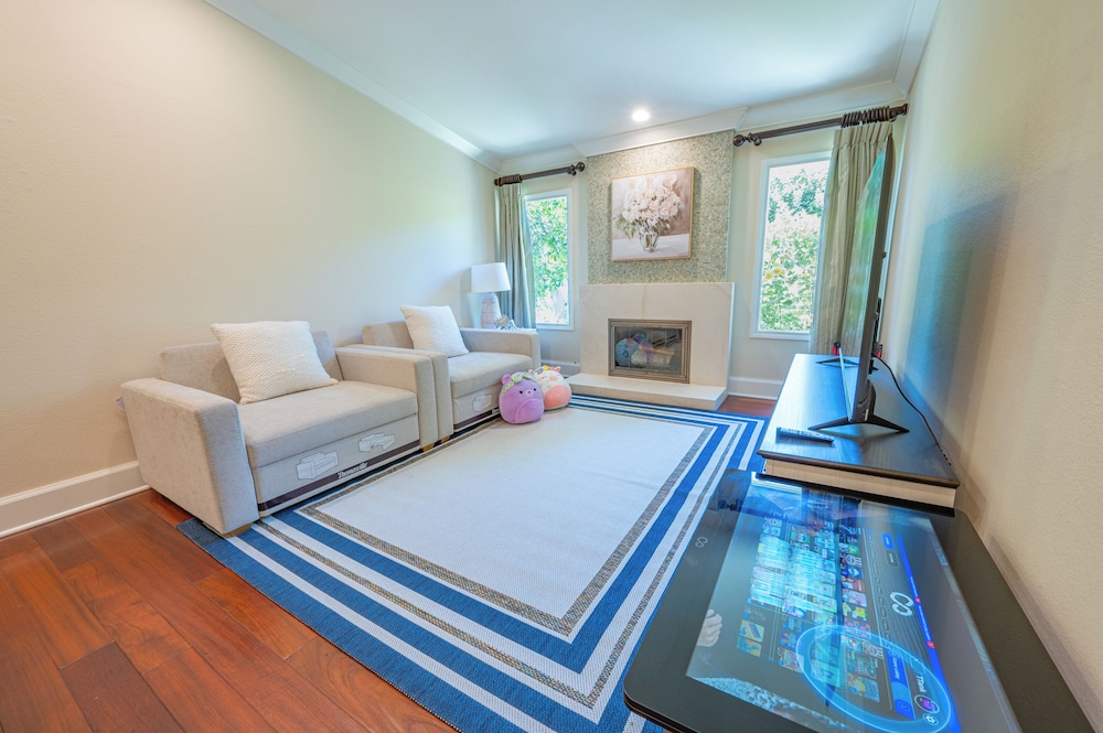 Luxury living with Spa &Pool near Disney
