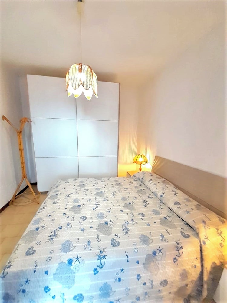 Residence in Marinella just 300 mt from the sea