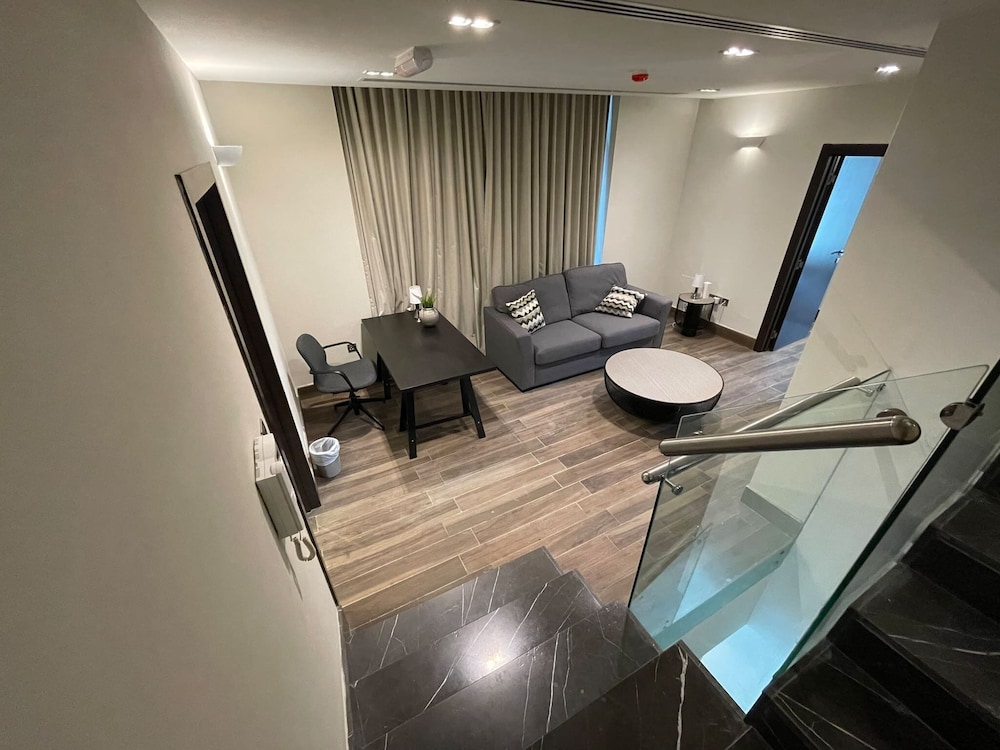 Best Townhouse On Jcv 4 Bedrooms With Jacuzzi