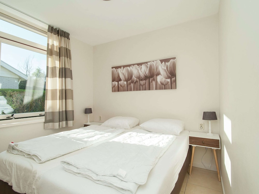 Cozy Bungalow With a Spacious Garden near the Sea view 3