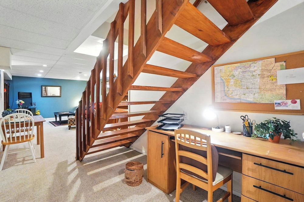 10 Mi to Dtwn: Cozy Couple's Getaway in Cincinnati