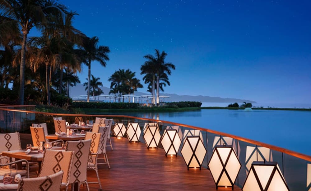 Luxury condo on the beach view 3