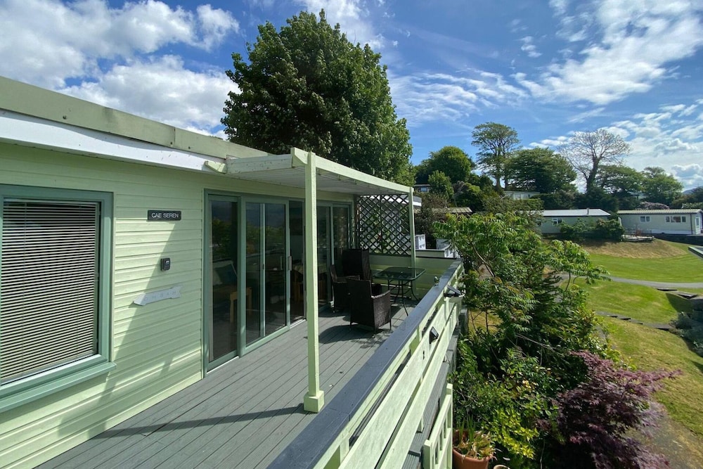 Snowdonia 1-bed Chalet, Sleeps 2, Stunning Views