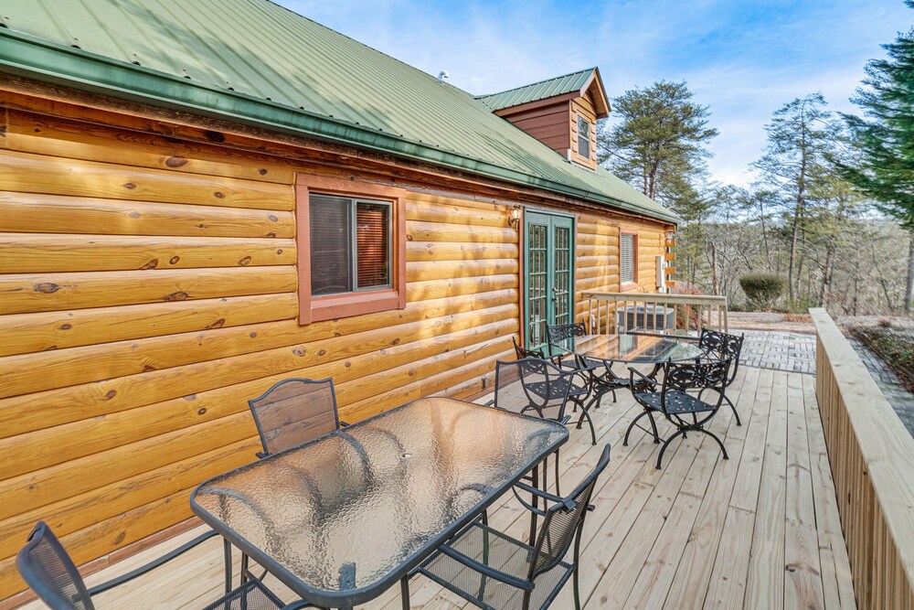 Spacious Log Cabin in Helen w/ Deck & Pool Access! view 4