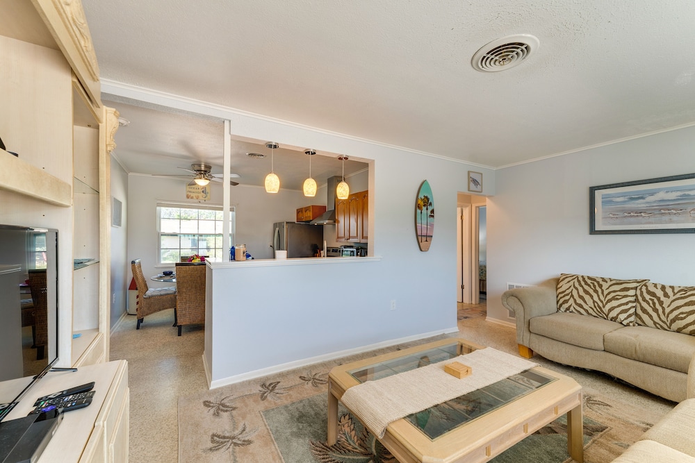 Pet-friendly Venice Vacation Rental, 3 Mi to Beach