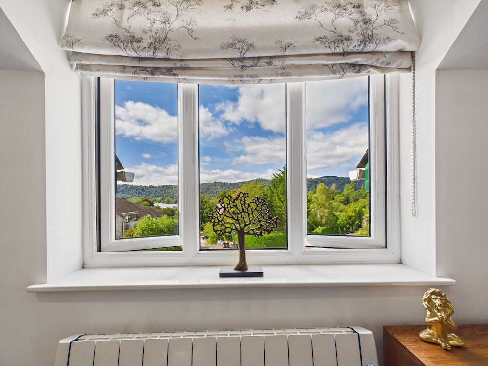 2-bed Central Apartment- Free Private Parking