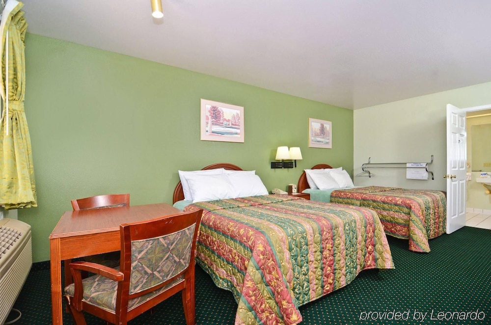 Pine Point Inn & Suites view 5