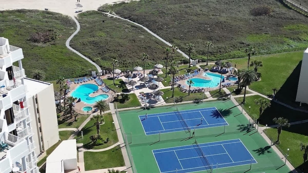 Saida Beachfront Luxe Condo Two Heated Pools 2 Bedroom Condo