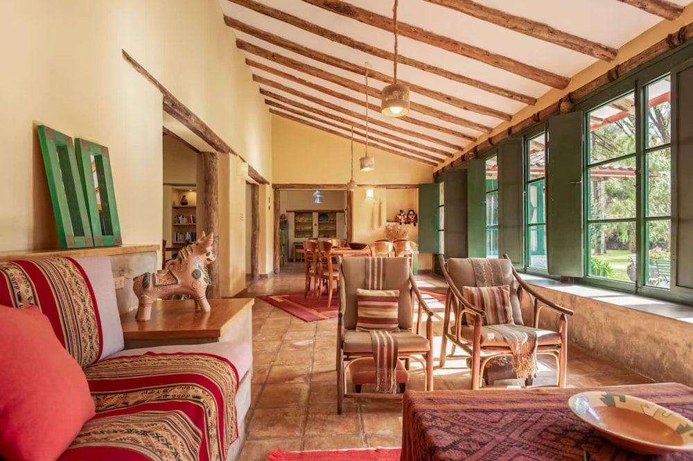 w Peaceful 4BR Villa With Nature View