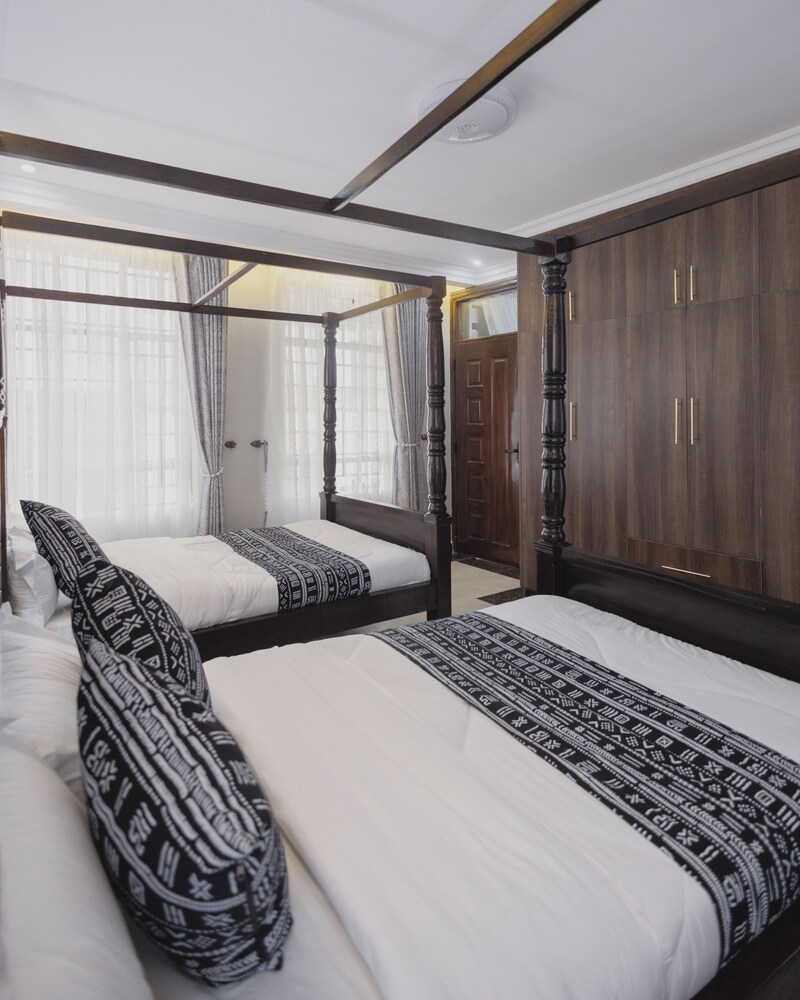 Skyhut Boutique House