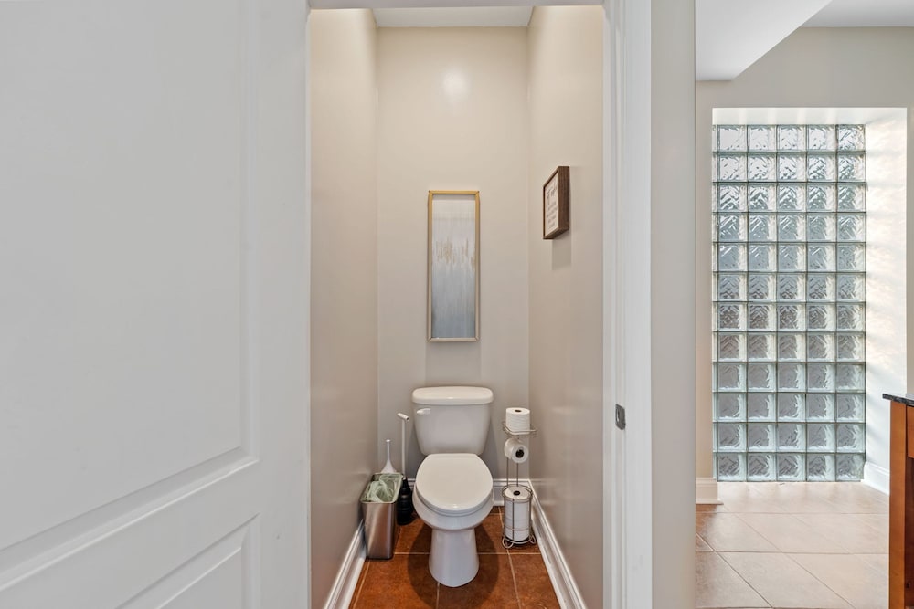 Spacious Luxury Retreat 8 Bed Oasis With 6 Baths