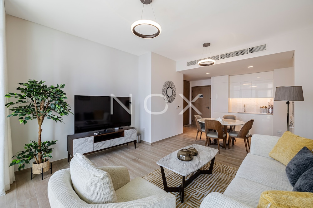 Modern 1BR 15th Floor Palace Residence