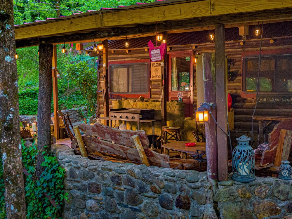 Bear Creek Lodge and Cabins in Helen Ga - Pet Friendly, River on Property, Walking Distance to downtown Helen