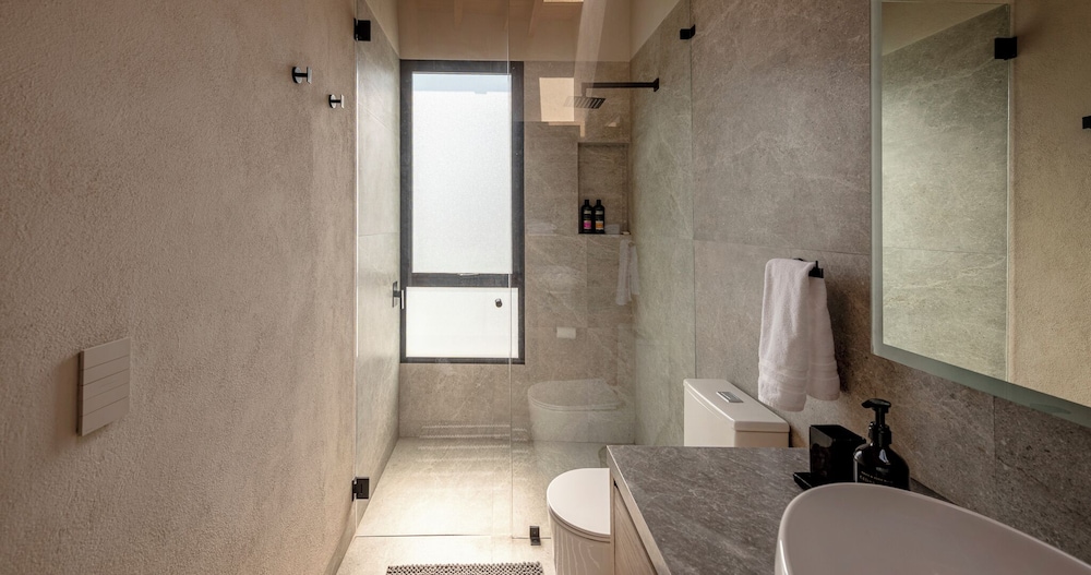 Casa Cundi-Contemporary Living in Nature
