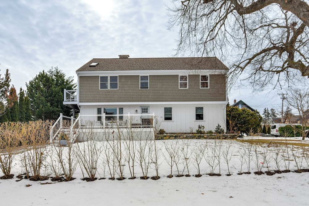 Walk to Beach: Jamestown Home w/ Bridge Views!