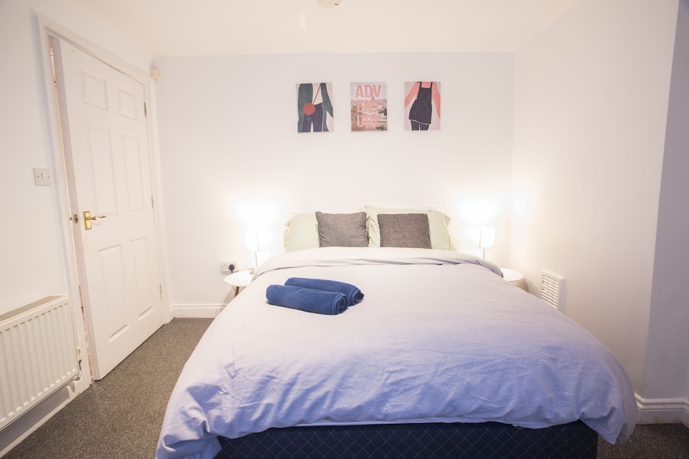 Short Stay Bristol - Warden Apartment view 4