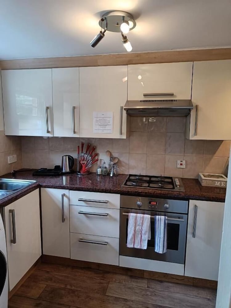 Mayville House Apartment