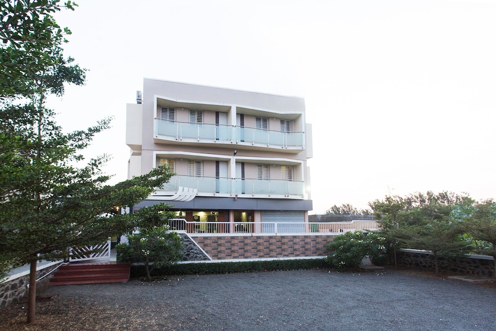 OYO Flagship 10078 Hotel Shriniwas Executive