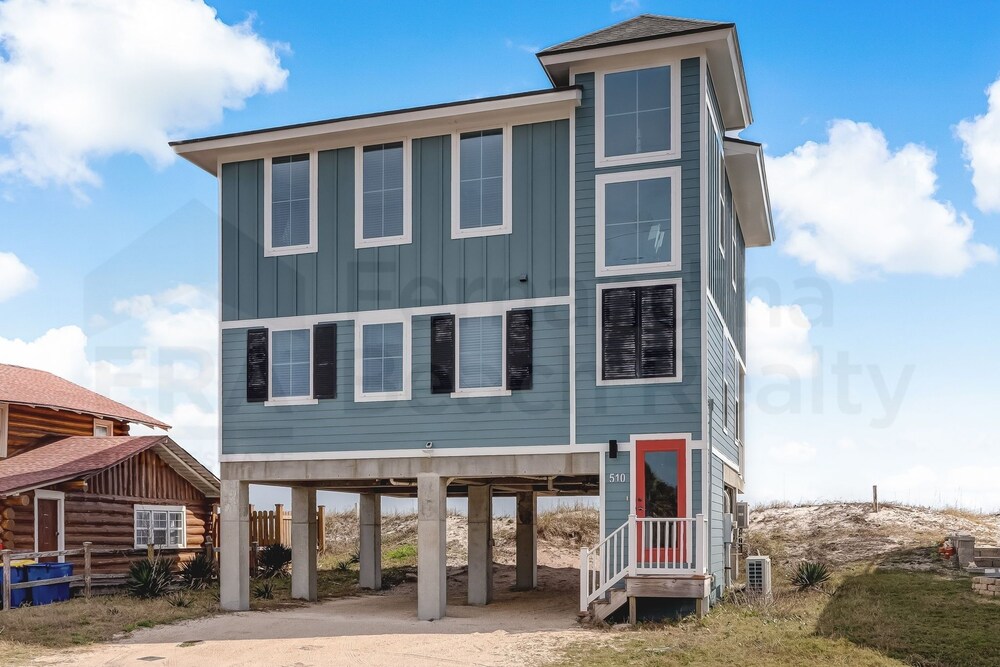 Magnificent Modern Beach House with Ocean View from All Rooms by RedAwning