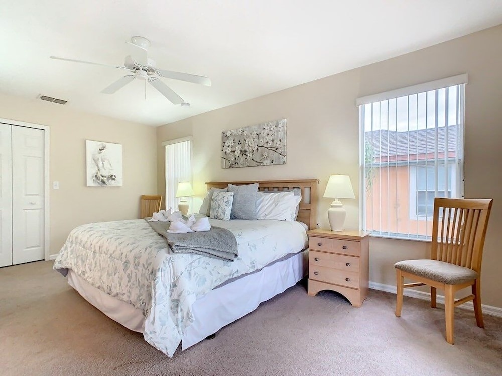 Regal Oaks Getaway: 4br Home Close To Disney & Old Town 4 Bedroom Townhouse