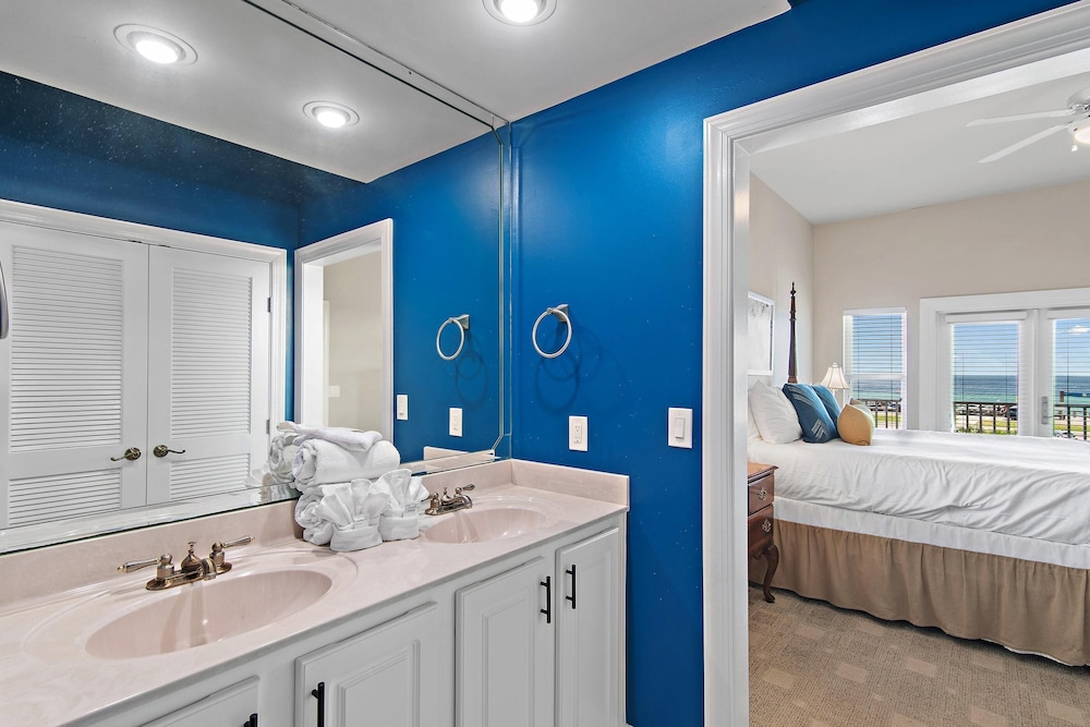 Pavilion Palms 204c