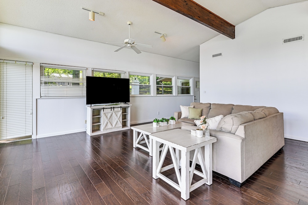 Launch & Dock: Lake Norman Retreat w/ Scenic Deck