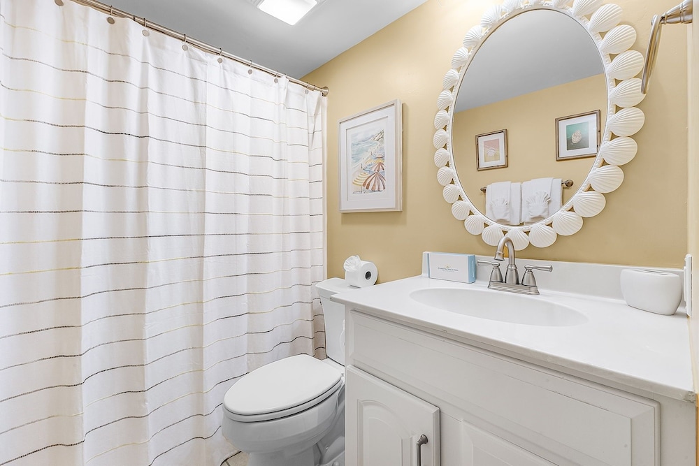 Estero Island Yacht & Racquet Club 224 1 Bedroom Condo