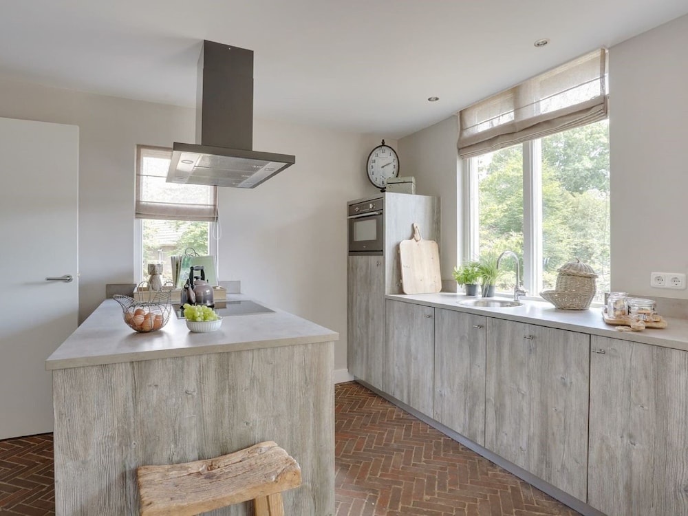 Holiday Home With a Terrace at Bedafse Bergen view 3