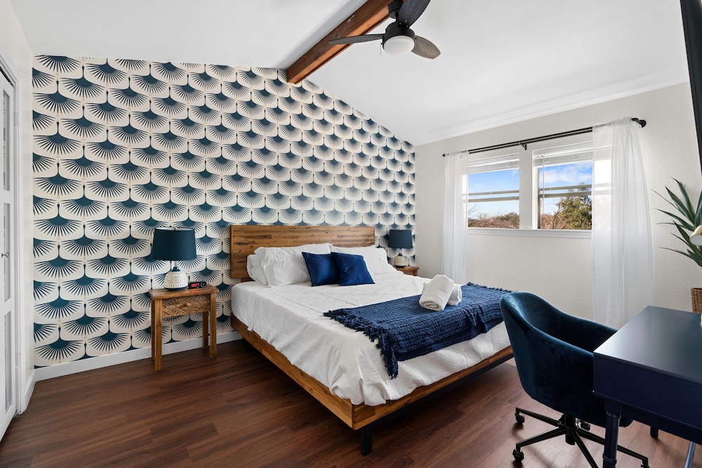 Hillside 3BR KingClose to DT Domain Q2