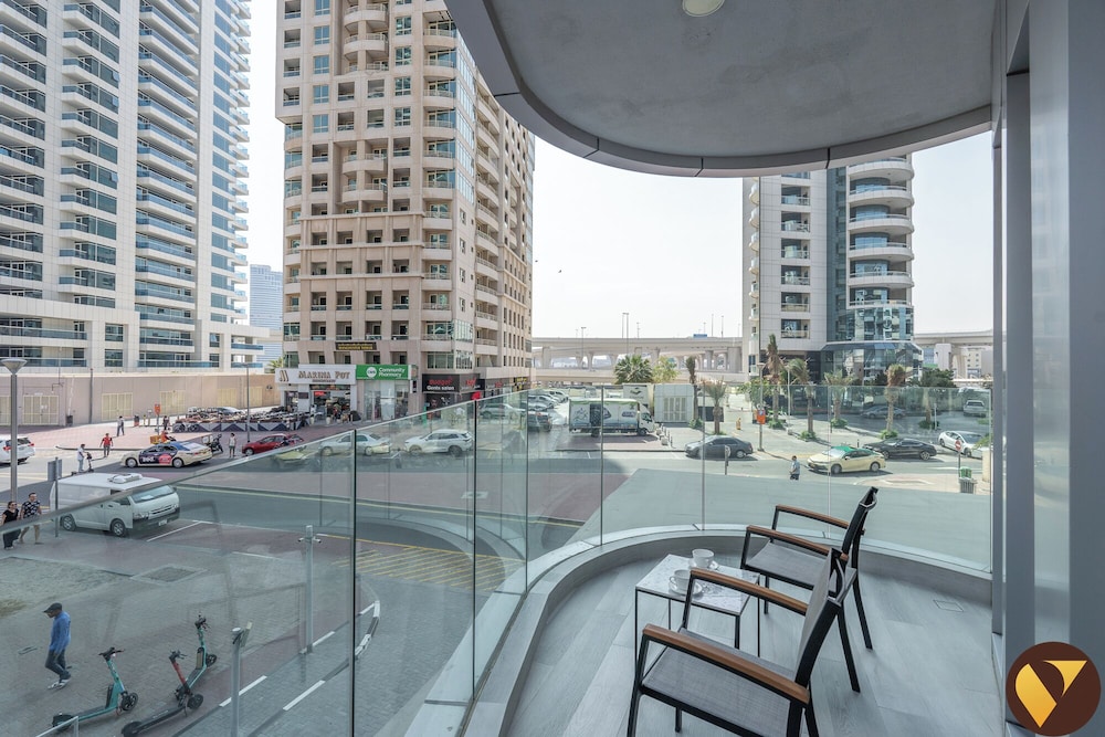 Vogue Condor Star Dubai Marina Pool