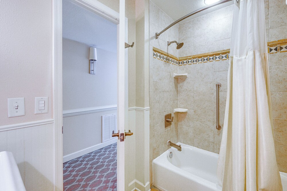 Resort Condo w/ Marina Access in Williamsburg!
