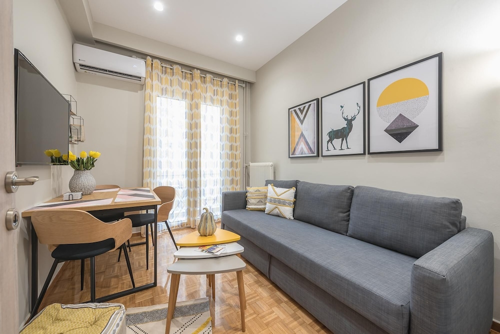 Elegant Mavili Suite by Cloudkeys