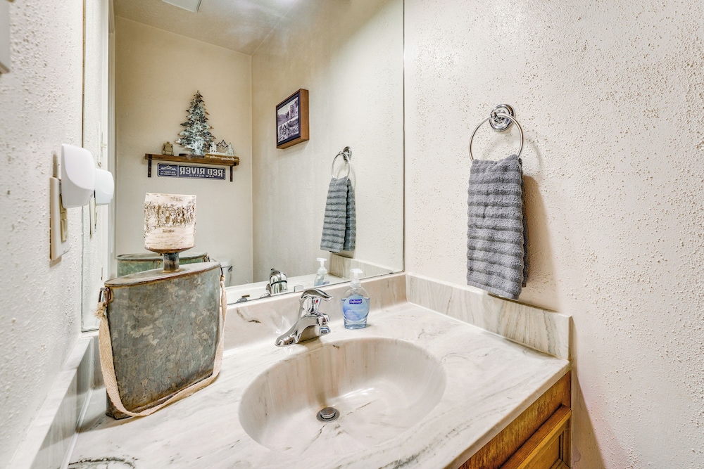 Hike, Bike & Ski: Red River Condo w/ Spa Access
