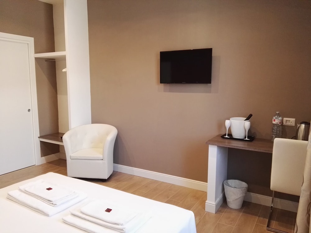 Tolli Rooms
