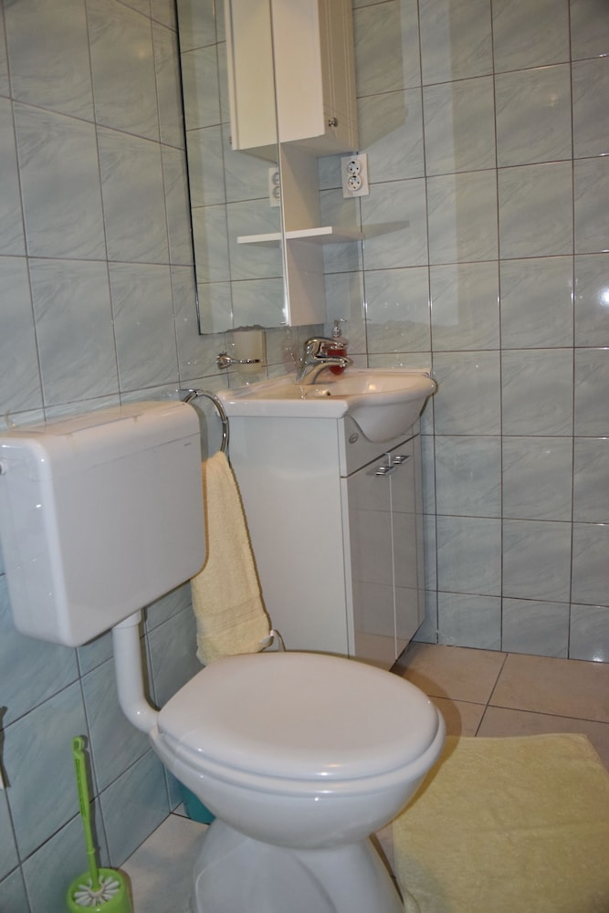 Jele Rooms