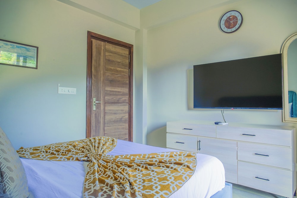 Alaya Stays Veera Marina 3 BHK Apartment