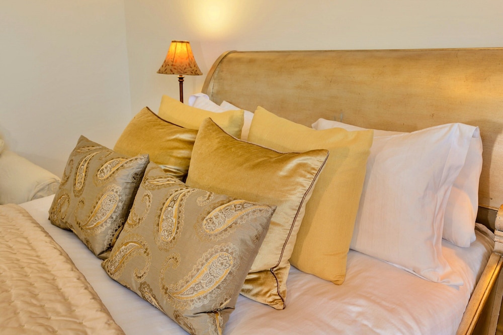 Self-catering Retreat With Pool, hot tub