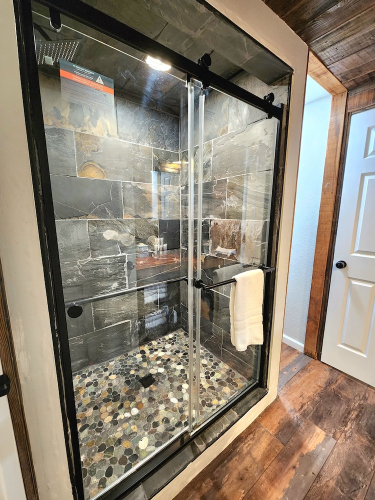 Miners Suite in Shaver Lake