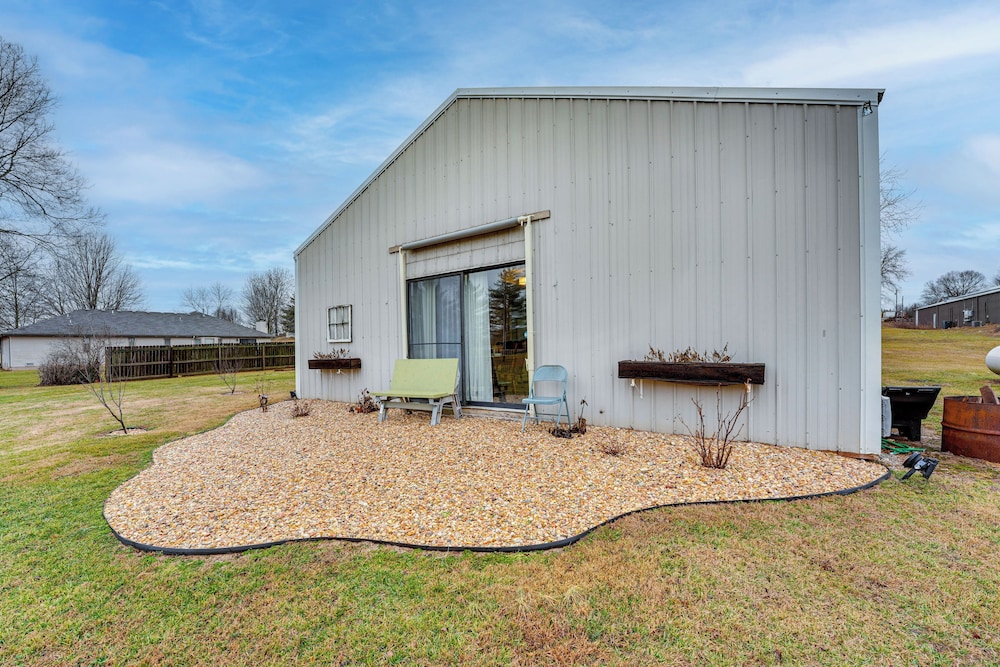 Springfield Vacations - Inviting Nixa Apartment  10 Mi to Springfield - Property Image 1
