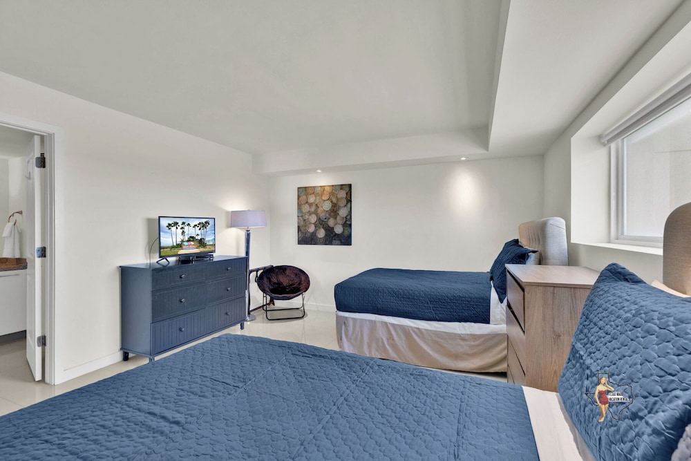 Bahia Mar-Solare Beachfront & Two Pools