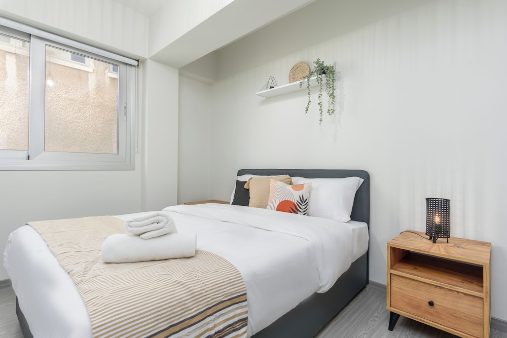 Amore 2-BR Apt By Finikoudes