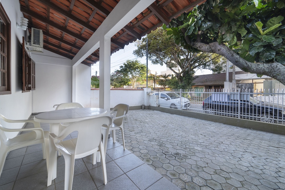 914 - Casa 3 dormitórios para 8 pessoas