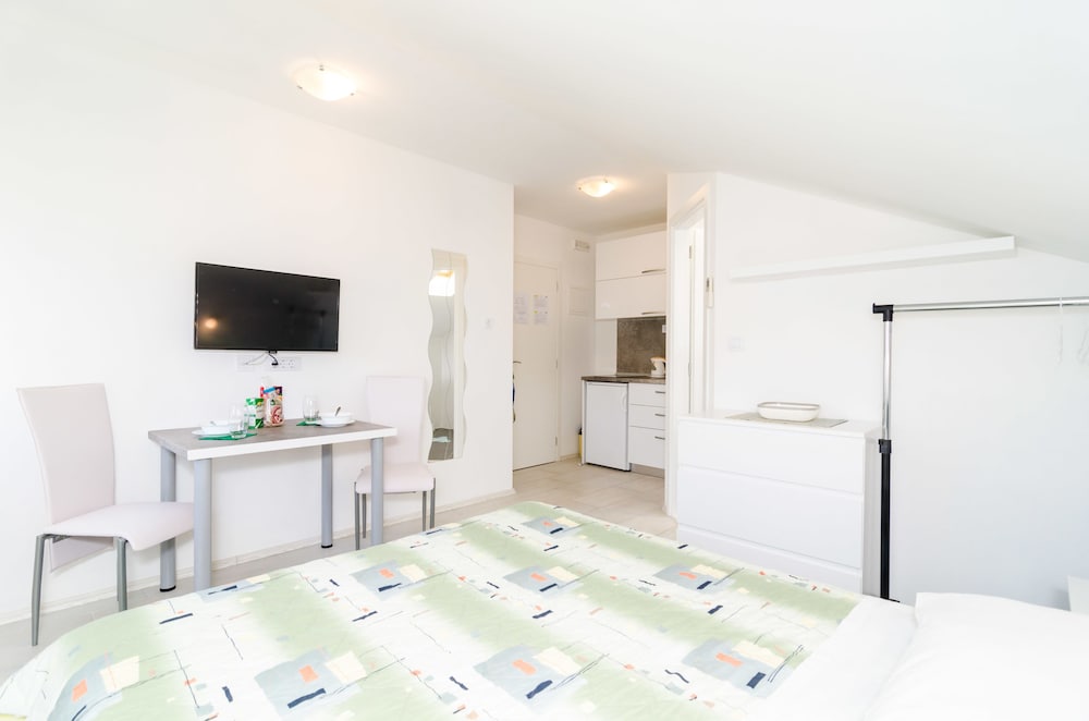 Cina Apartments